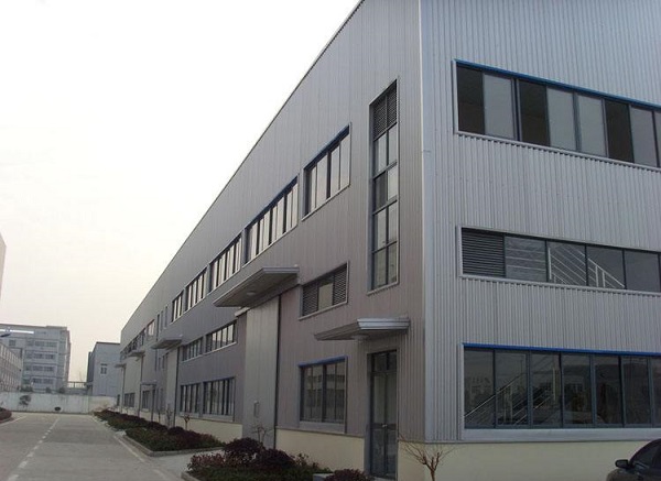 鋼結構廠房施工遇到特殊天氣，這4個問題要注意